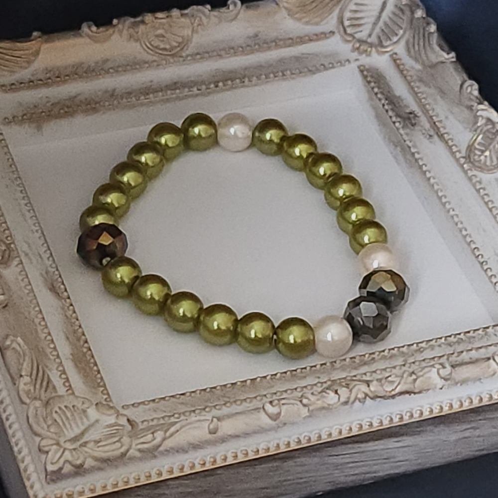 Multicolor pearl bracelet with black crystal beads